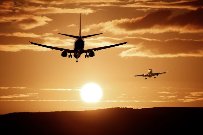 plane-513641_960_720